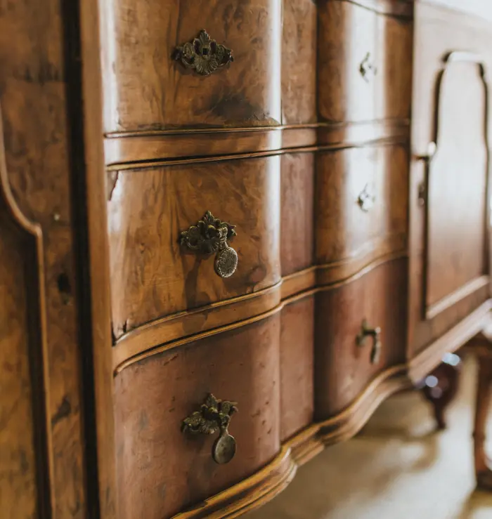 Réparation d'une commode à Versailles